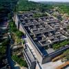 扩展上世纪30年代的山坡居住通过复制其布局和堆叠在它原来的结构 扩展上世纪30年代的山坡居住通过复制其布局和堆叠在它原来的结构