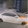 能源车资讯：广州地区暴雨被泡水的奔驰自燃起火
